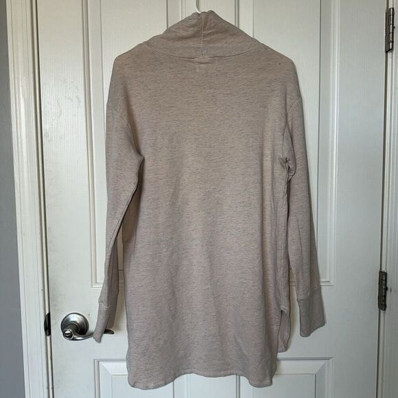 Monrow Mock Turtleneck Sweater Woman’s Size Medium Cream Oversized Pullover - Picture 3 of 7